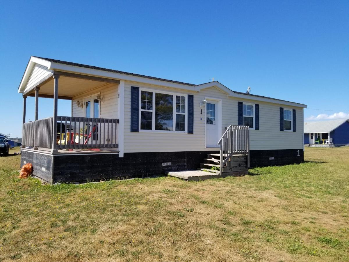 Blue Spruces Cottages Hampton Exterior photo